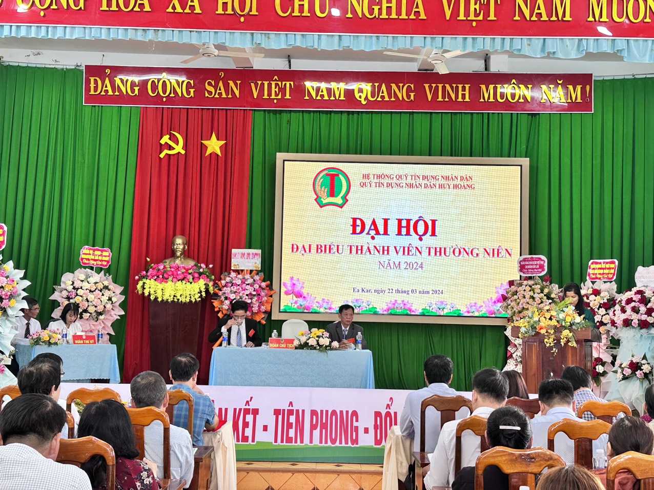Thúy khai mạc